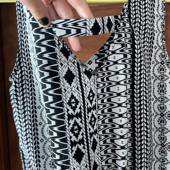 BEBOP Printed Surplice Pocketed Romper Size Large - Picture 4 of 6